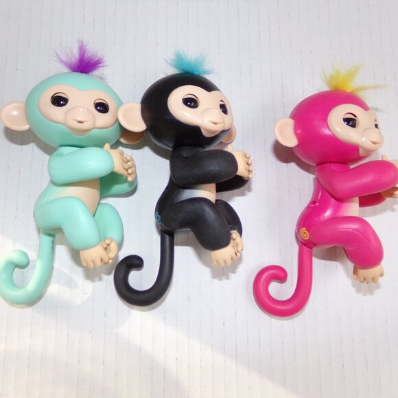 3 Fingerlings Monkeys Interactive Work Pink Black Green - Picture 2 of 13